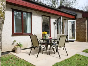 Family-friendly cottage with pool & garden | Pets allowed - Image 2