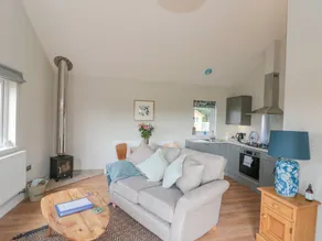 Cottage with garden & jacuzzi - Image 5