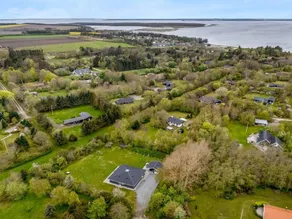 Holiday home with terrace - Image 4