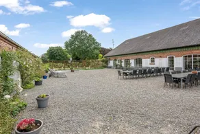 Family-friendly holiday home with terrace, garden & barbecue - Image 2
