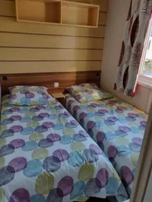 Mobile home with BBQ, terrace & garden - Image 4