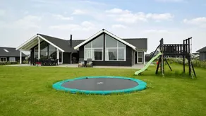 House with jacuzzi, garden & terrace - Image 2