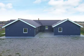Holiday home with garden, terrace & pool - Image 3