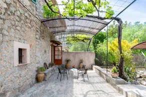 Merveilleuse maison de vacances entièrement équipée avec jardin, internet haut débit et terrasse | Vue jardin | À côté de la plage - Image 5