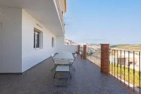 Holiday apartment with terrace - Image 2