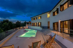 Wonderful villa with garden, private pool & barbeque | Pool view - Image 5
