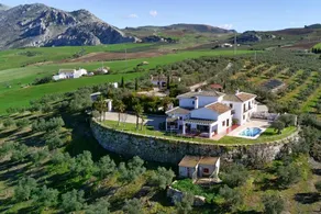 Kinderfreundliches Ferienhaus mit privatem Pool, Terrasse und Garten | Bergblick | Ideal für Homeoffice | Hunde erlaubt - Image 2