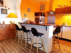 Villa with barbeque, pool & terrace - Image 4