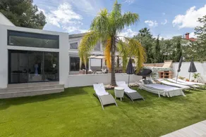 Holiday home with garden, fast internet & private pool | Mountain view - Image 4