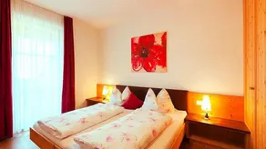 Flat with pool & garden - Image 2