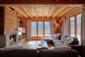 Chalet with garden, sauna & hot tub | Lake view - Image 4