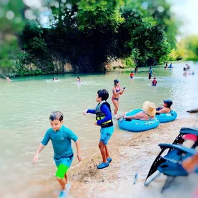 Riverside Paradise: Luxurious Safari Tent on the San Marcos River near Kingsbury, Texas - Image 2