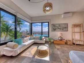 Villa with garden, barbecue & private pool - Image 4