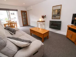 Cottage with garden | Beach view - Image 2