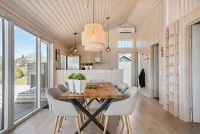 Holiday home with sauna, terrace & garden | Sea view - Image 4