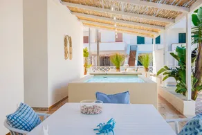 Villa with barbeque, jacuzzi & private pool | Sea view - Image 2