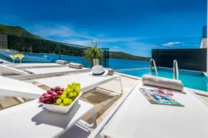 Beachfront Villa Ultimata with Pool - Image 3