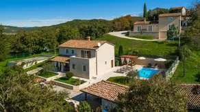 Fully equipped pleasant holiday home with pool, terrace & BBQ - Image 2