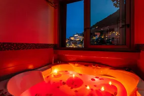 Appartement avec internet haut débit et jacuzzi | Vue montagne - Image 2