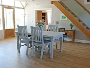 Cottage with barbeque & garden - Image 4