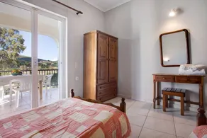 Flat with garden & terrace | Garden view - Image 2