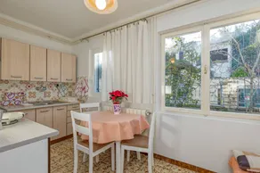 Apartment with garden, terrace & BBQ - Image 3