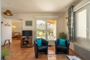Cottage with pool, terrace & barbecue - Image 3