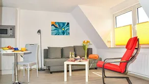 Apartment with garden - Image 3