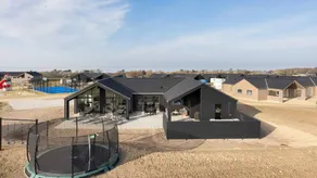 Ample holiday home with pool, sauna & jacuzzi - Image 3