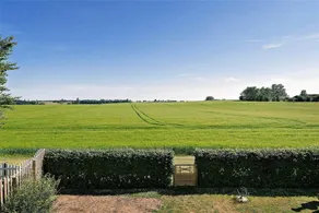 Holiday home with garden - Image 2