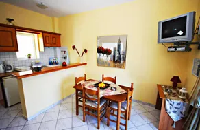 Child-friendly wonderful apartment with barbeque, garden & terrace | Mountain view | Beach nearby - Image 4