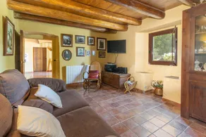 Holiday Home 'Simon' with Mountain Views, Private Pool and Wi-Fi - Image 4