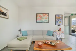 Rose Garden Home Apartment with Balcony, Wi-Fi, and Air Conditioning - Image 5