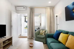 Holiday apartment with terrace | City view | Beach nearby - Image 4