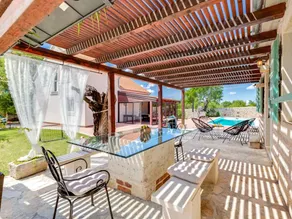 Kinderfreundliches Ferienhaus mit Garten, privatem Pool und Grill - Image 3