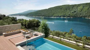 Beachfront villa in Labin with a spa area - Image 3