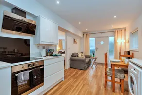 Fully equipped holiday home with garden - Image 4