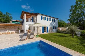 Villa with barbecue & pool | Water view - Image 5