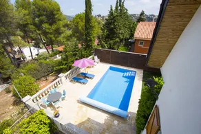 Villa with garden, terrace & private pool - Image 3