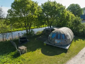 Spend the night in this special Dome with private bathroom and hot tub - Image 4
