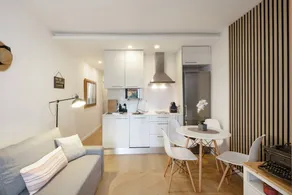 Flat with terrace & garden - Image 2