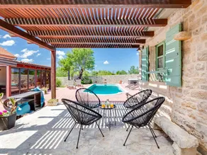 Kinderfreundliches Ferienhaus mit Garten, privatem Pool und Grill - Image 4