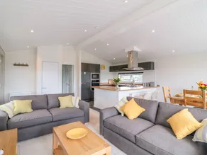 Cottage with BBQ, garden & pool - Image 4