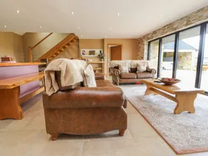 Children-friendly cottage with jacuzzi & garden - Image 4