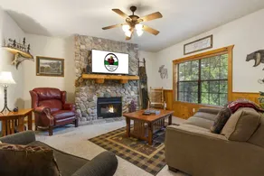 Cabin with pool & BBQ - Image 4