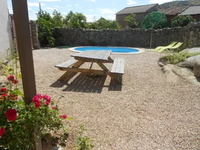 Kinderfreundliches schönes Ferienhaus mit Garten, Grill und Pool | Bergblick | Perfekt für die Arbeit von Zuhause | Haustiere erlaubt - Image 2