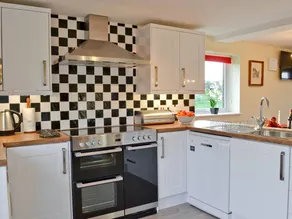 Cottage with terrace, garden & barbeque | River view - Image 4