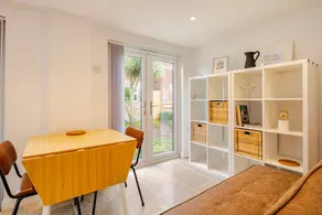 Studio with garden - Image 4