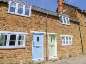 Cottage with terrace & garden - Image 2