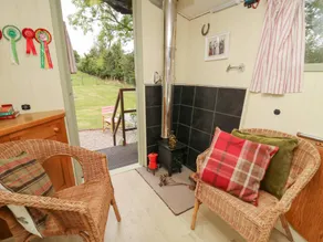 Cottage with barbeque & garden - Image 5
